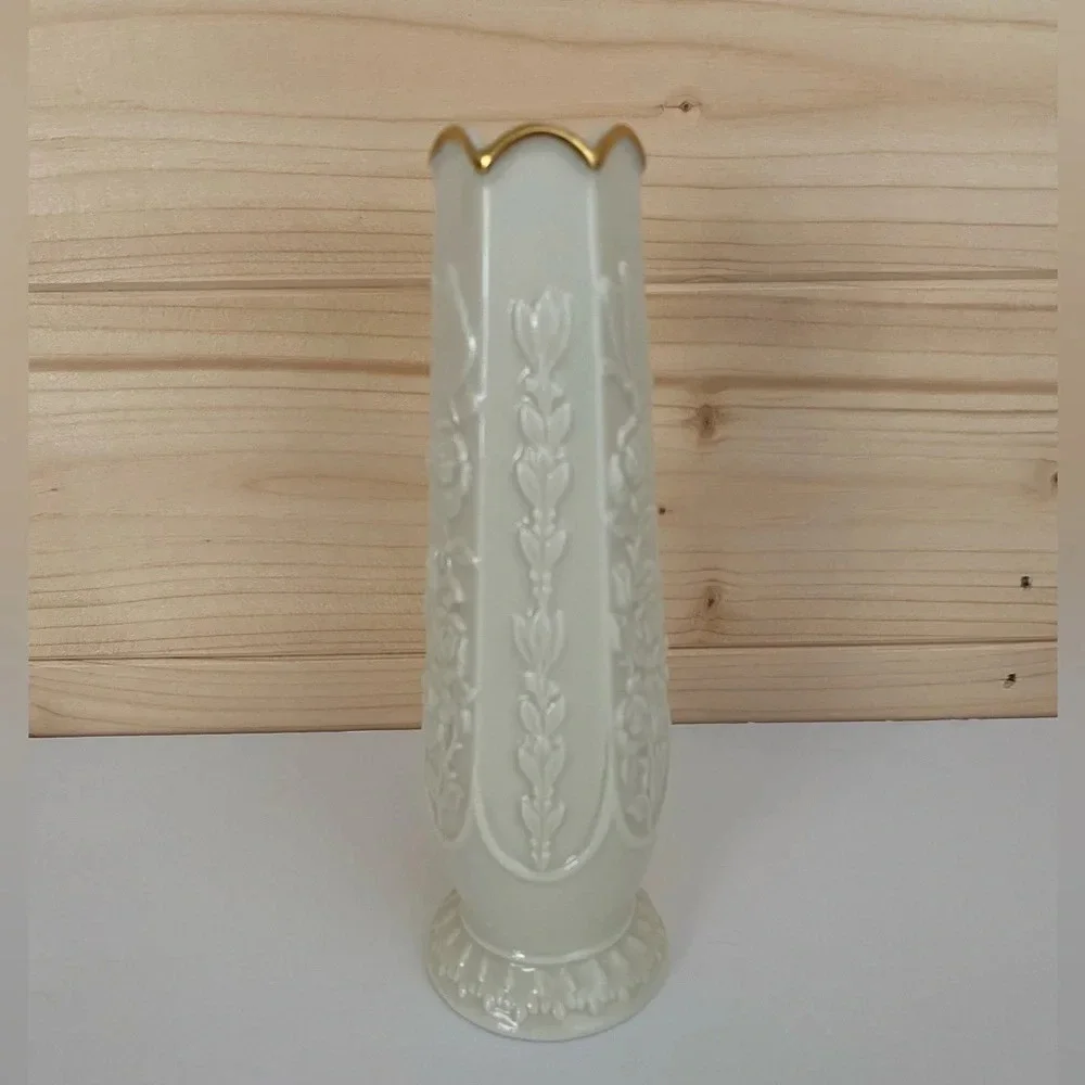 Lenox 5.5" Ivory Bud Vase with 24K Gold Trim & Floral Butterfly Design - Picture 3 of 6